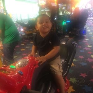 Meet your Posher, Elia